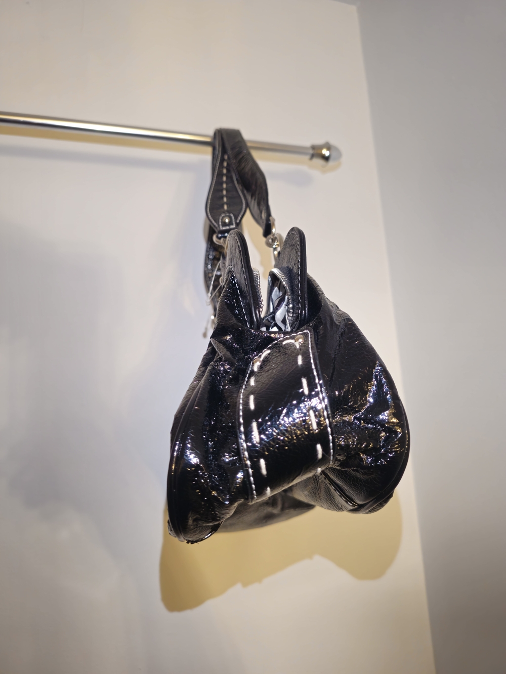 GUESS Black Metallic Frame-Top Shoulder Bag - Picture 3 of 6